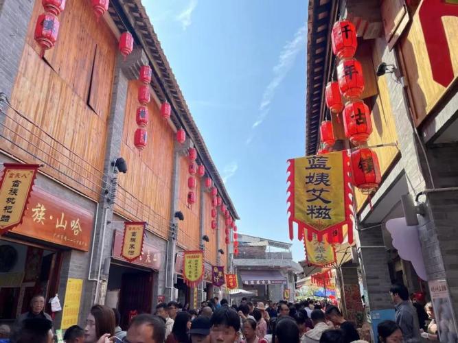 热闹的正果老街