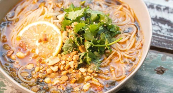 酸木瓜樹番茄米線